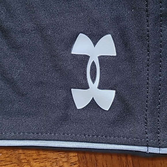 Under Armour kids short sz 4 - Picture 2 of 11